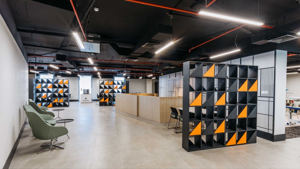 Open-plan floor with sculptural acoustic screens