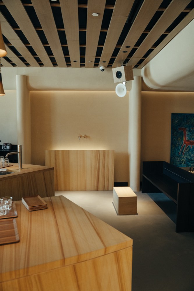 Timber servery and sculpted plaster forms